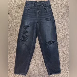 American Eagle Women’s mom jeans